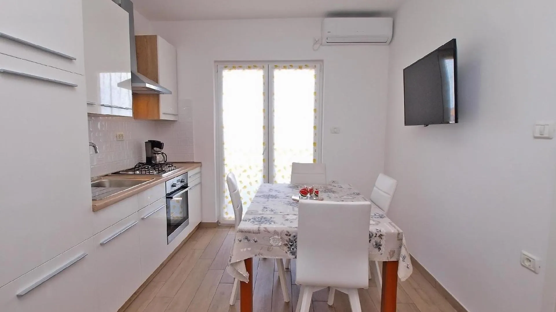 Apartment Ferienwohnung Fuer 5 Personen Ca 55 Qm In Pula, Istrien Istrische Riviera